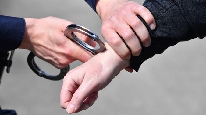 Из Китая депортировали россиянина, который перевозил наркотики через границу