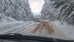 Из-за снегопада перекрыли часть дорог в Бахчисарайском районе 