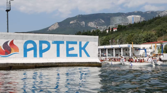Австралия ввела санкции против «Артека» и «Орлёнка»