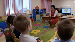 Путин поручил продлить работу яслей и детсадов