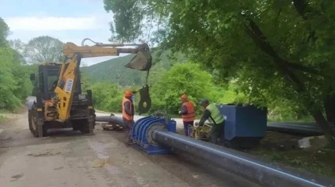 В Терновке меняют 500 метров водопроводных труб