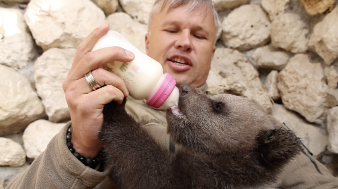 В Бахчисарае выхаживают бурых медвежат