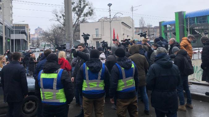 Украинские националисты предприняли штурм офиса телеканала “Наш” 