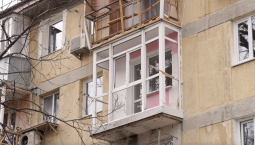 Окна в домах Севастополя после атак ВСУ заменят до 28 марта