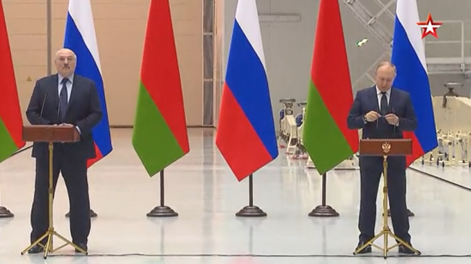 Путин пообещал присвоить Лукашенко звание полковника