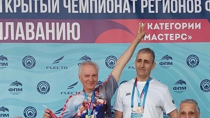 У севастопольца – «золото» турнира по плаванию