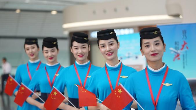 Китайские стюардессы станут носить подгузники