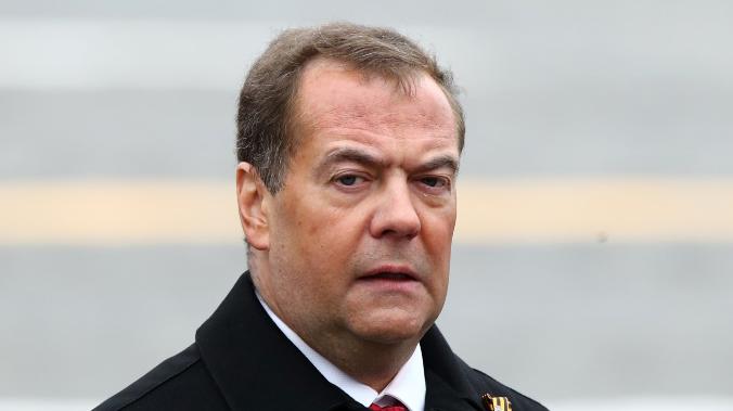 Медведев: РФ пока не использовала на Украине весь свой боевой арсенал