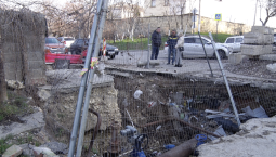 «Бесконечный ремонт»: яме на Лазаревской – 3 года