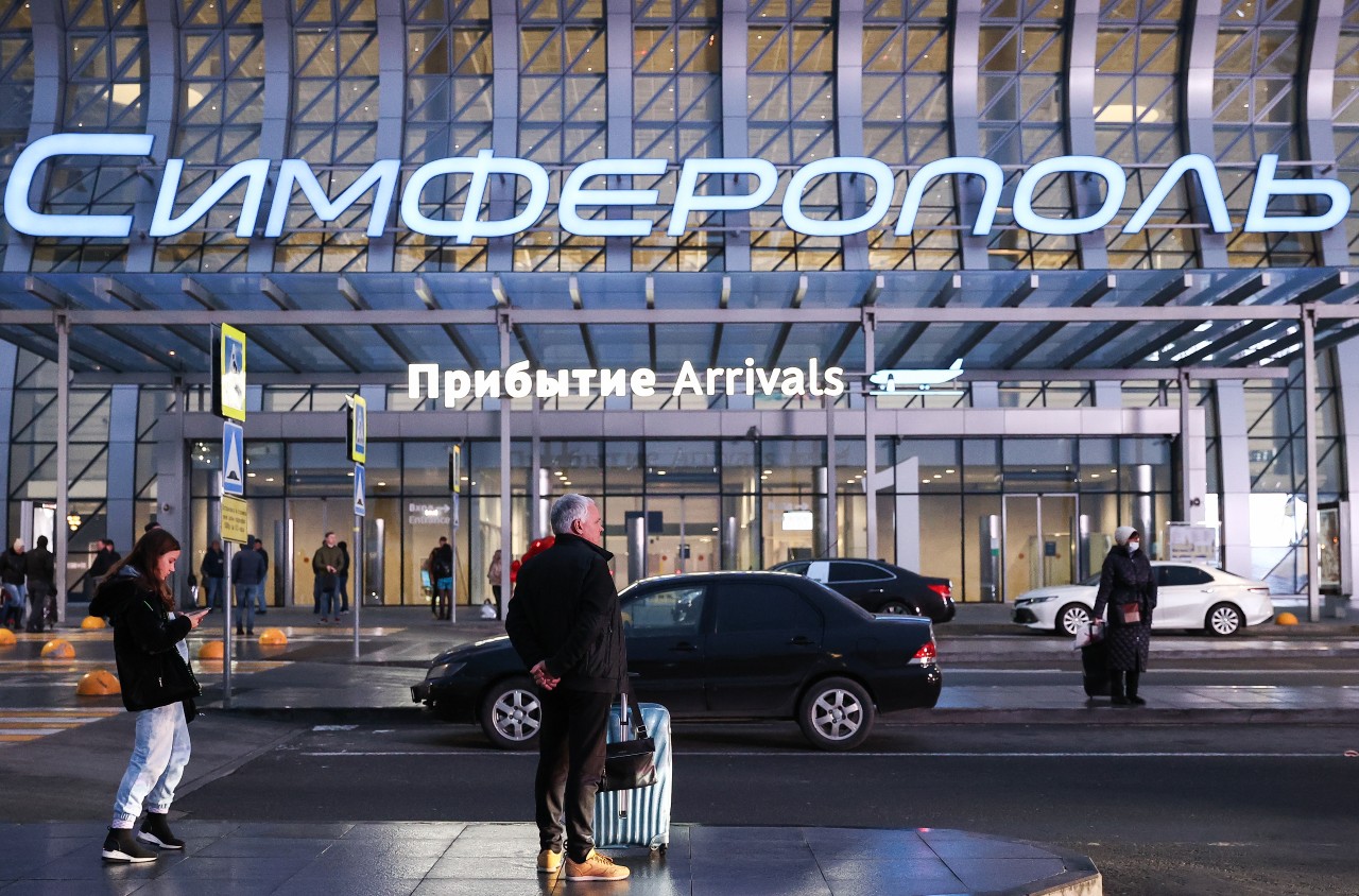 Жуковский аэропорт московская область. Аэропорт симферополь до 2022. Когда аэропорт открыто будет. Аэропорт симферополь до и после. Аэропорт симферополь новый терминал.