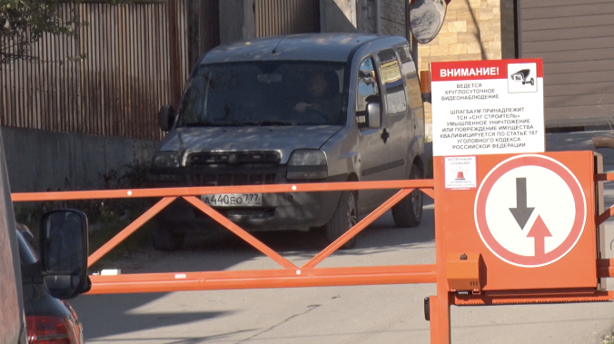 СНТ «Строитель» перекрыл дороги в Молочной балке