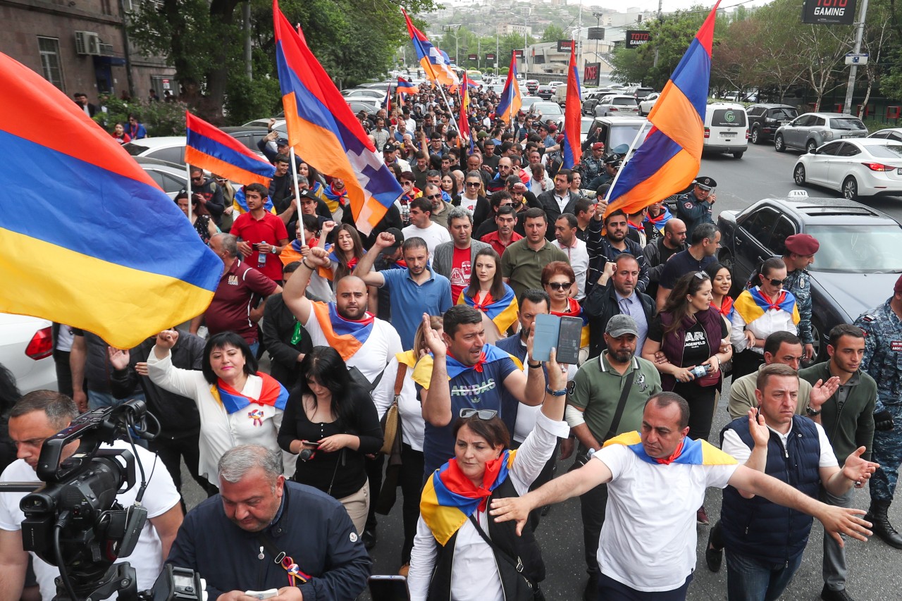 Митинг как называется. Митинги в Армении 2022. Армения митинги оппозиции 2022. Митинг шествие в Ереване. Армения люди.