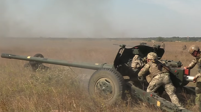 Украинские военные провели учения противотанковых резервов вблизи границы Крыма
