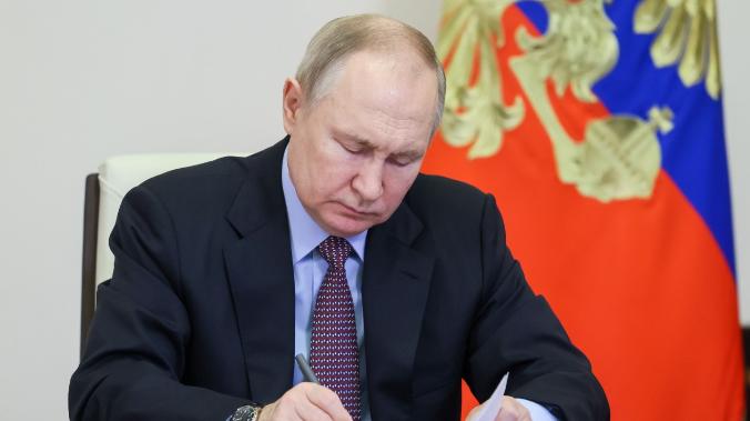Путин подписал закон о запрете услуг суррогатного материнства для иностранцев
