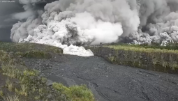 Вулкан в Индонезии выбросил пепел на высоту 5,7 км