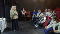 Театр Луначарского «открыл кулисы» в День артиста