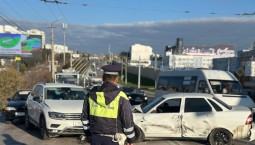 Пять автомобилей столкнулись на ул. Вакуленчука