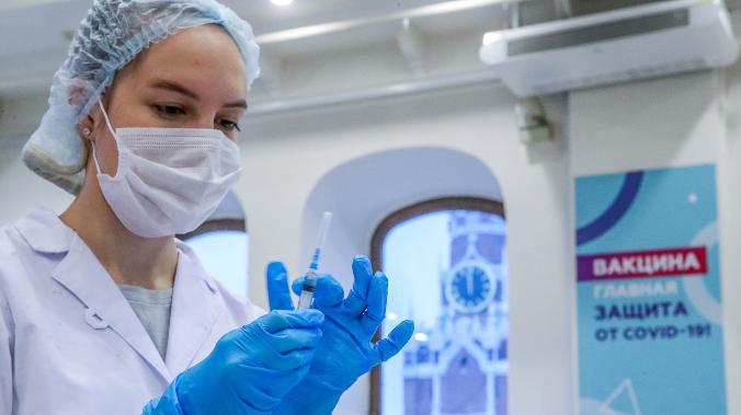 В России за сутки от COVID-19 умерли 669 человек