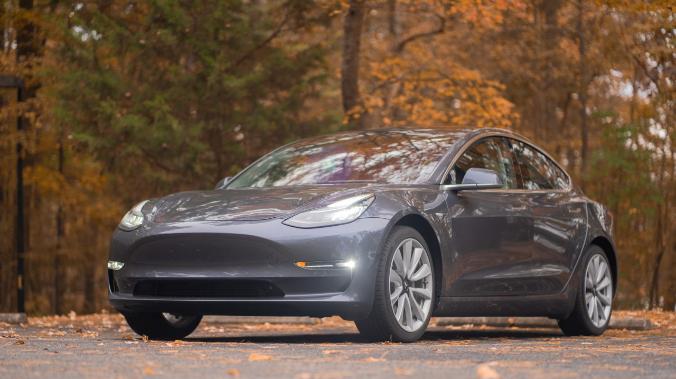 Tesla Model S заняла последнее место в рейтинге надежности