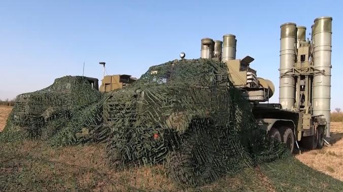 СМИ: Расчёты крымских ЗРС С-400 отработали уничтожение западных самолётов-разведчиков 