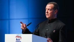 Медведев предрёк Армении «болезненное приземление» 