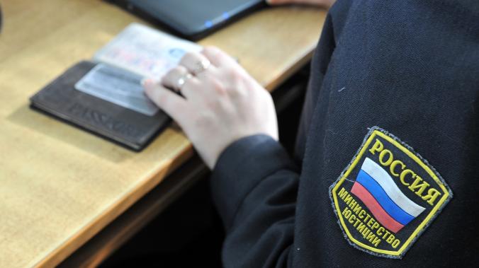 Выезд за рубеж закрыли для 7,2 млн российских должников 