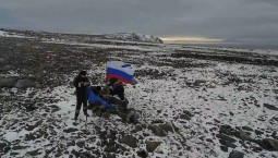 Моряки Северного флота почтили память исследователей Арктики