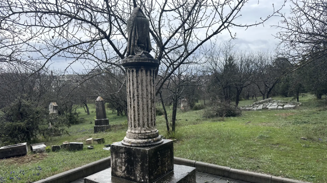 Захоронения на Братском кладбище в Севастополе приведут в порядок