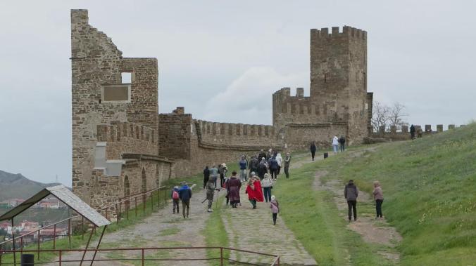 Судакская крепость открыла музейный курортный сезон в Крыму