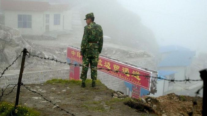 Более 20 военнослужащих Индии и Китая пострадали в побоище на границе
