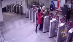 Крымчанин плеснул кофе на женщину в метро Москвы