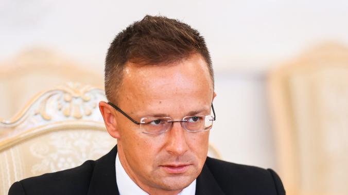 Венгрия продолжит выдавать визы гражданам России