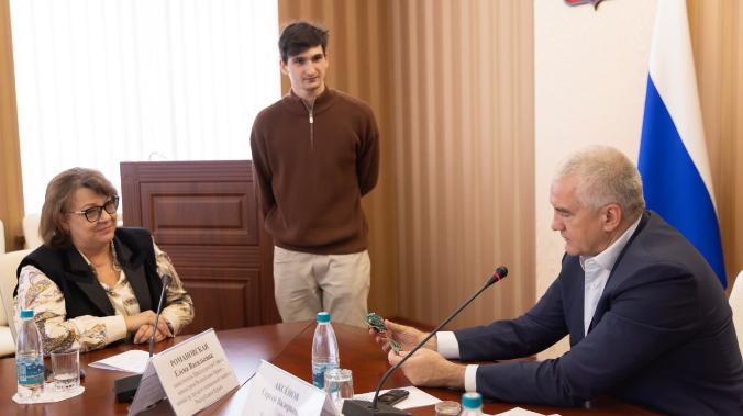 В Крыму создадут фонд поддержки молодых учёных