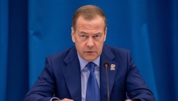 Медведев назвал версии появления дронов в Европе