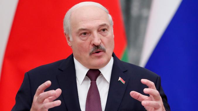 Лукашенко рассказал о расколе между Зеленским и командованием ВСУ