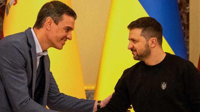 Испанцы раскритиковали премьер-министра Санчеса из-за поездки на Украину