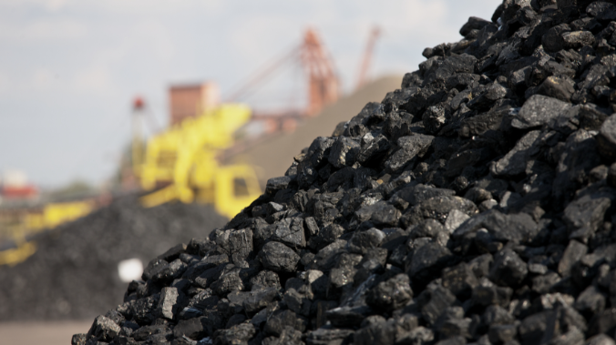 Евросоюз прекратил покупать уголь в России