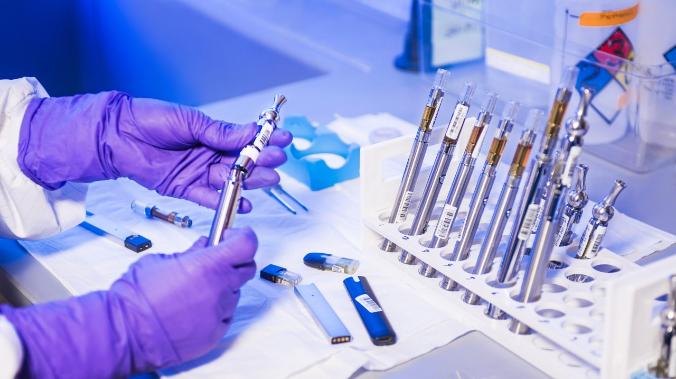 В Петербурге начались испытания третьей вакцины от COVID-19