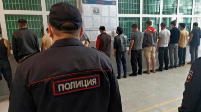 Песков: Кремль не видит проблемы в массовых драках между мигрантами 