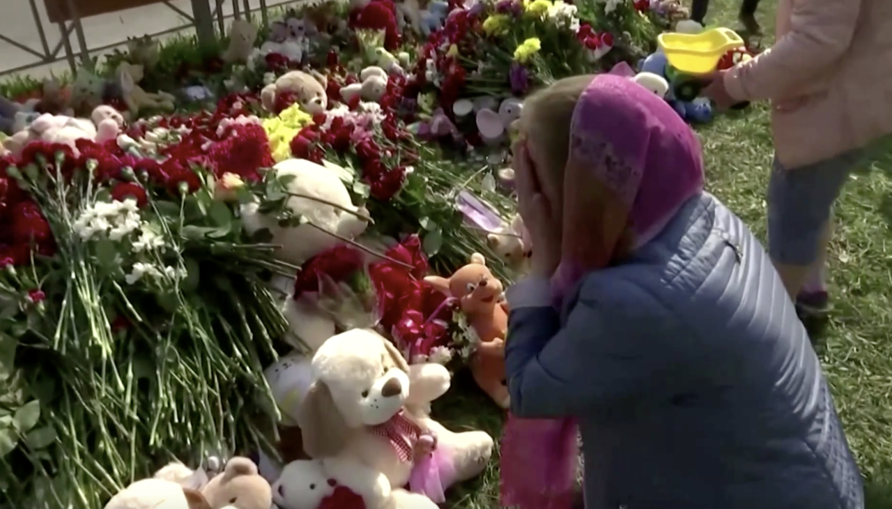 Общероссийский день траура. День траура в Татарстане погибшим в школе. 12 Мая Казань день траура. Гимназия 175 Казань траур.