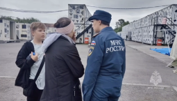 Психологи МЧС помогают людям после землетрясения