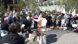 В Крыму освящают куличи и поздравляют друг друга с Пасхой