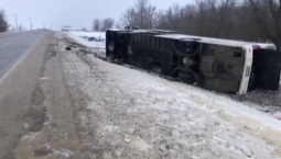 Автобус Севастополь–Астрахань опрокинулся в кювет