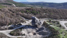 Пиротехники МЧС обезвредили в Севастополе авиабомбу времён ВОВ