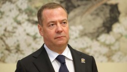 Медведев пообещал Зеленскому судьбу Гитлера