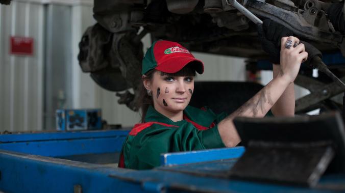 Советы автолюбителю: почему весной необходимо заменить моторное масло