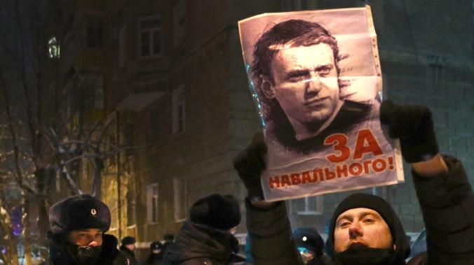 Полицейского из Самары обвиняют в передаче данных для расследования Навального