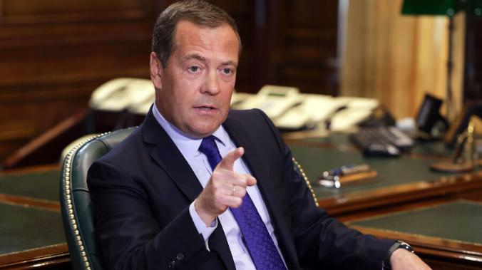 Медведев призвал распустить НАТО как преступную организацию