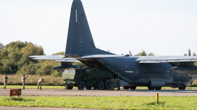США на постоянной основе развернут авиацию и артиллерию в Латвии