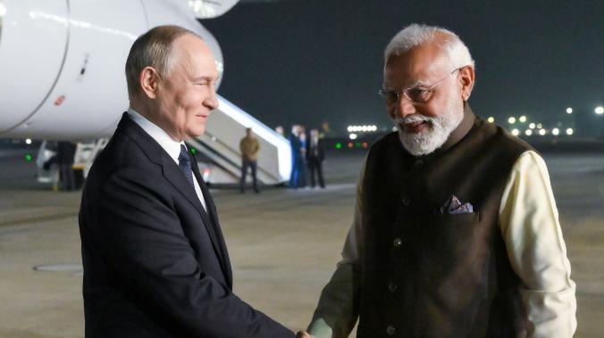 Владимир Путин прибыл с двухдневным визитом в Индию 